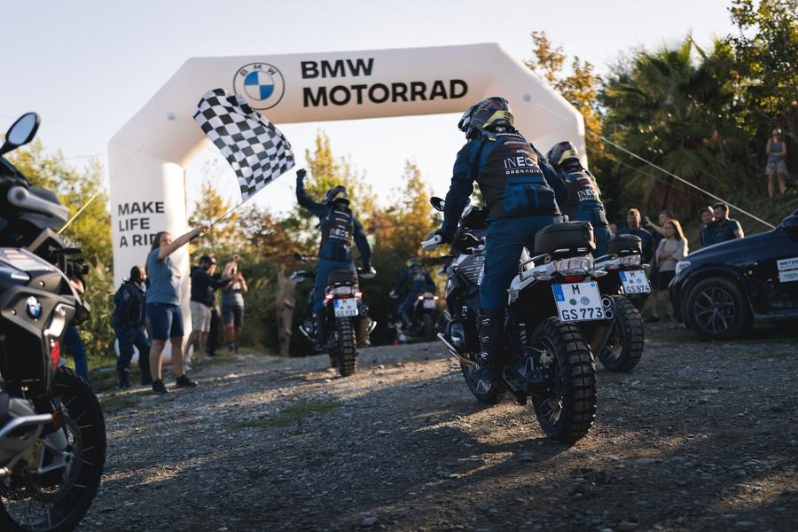 Auch die BMW Motorrad GS Trophy 2022 wird im Magazin thematisiert.