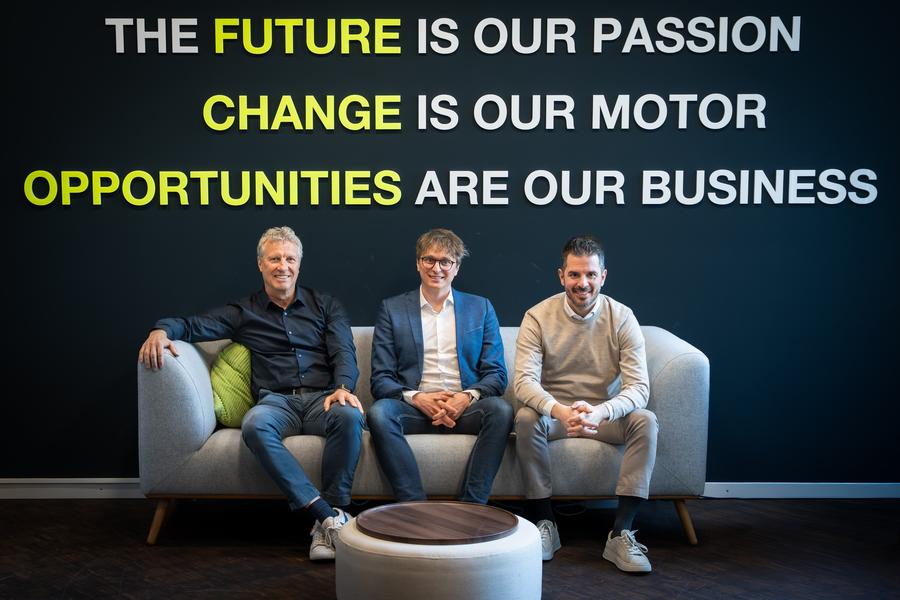 Neu im Lobeco-Führungsteam: Robert Schütt, Director Business Development (zwischen Dirk Huefnagels, Geschäftsführer, li., und Lorenz Beringer, CEO, r. )