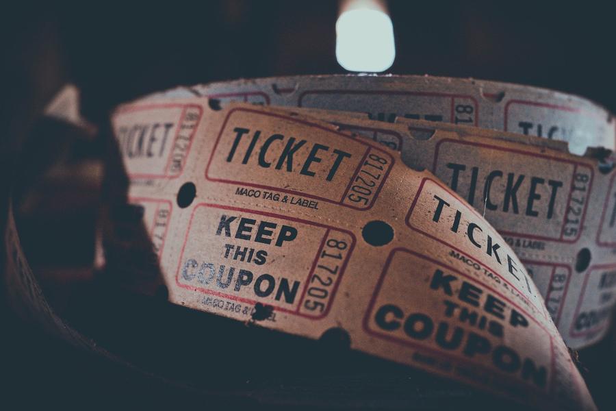 Die Kombination macht's: Gedruckte Paketbeilagen funktionieren gut, Gutscheine auch. Aber am besten funktionieren sie, wenn sie kombiniert und personalisiert sind. (Bild: Igor Ovsyannykov auf Pixabay)