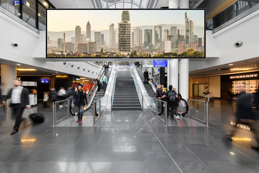 Werbefläche am Frankfurter Flughafen. (Bild: www.chrischristes.de)