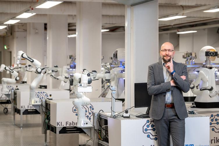 Achim Lilienthal, Leiter der KI-Fabrik an der TU München (Bild: Astrid Eckert / TUM)
