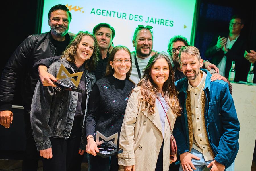 Das Siegerteam KNSK/The Creative Room bei der Verleihung des MAX Awards 2025