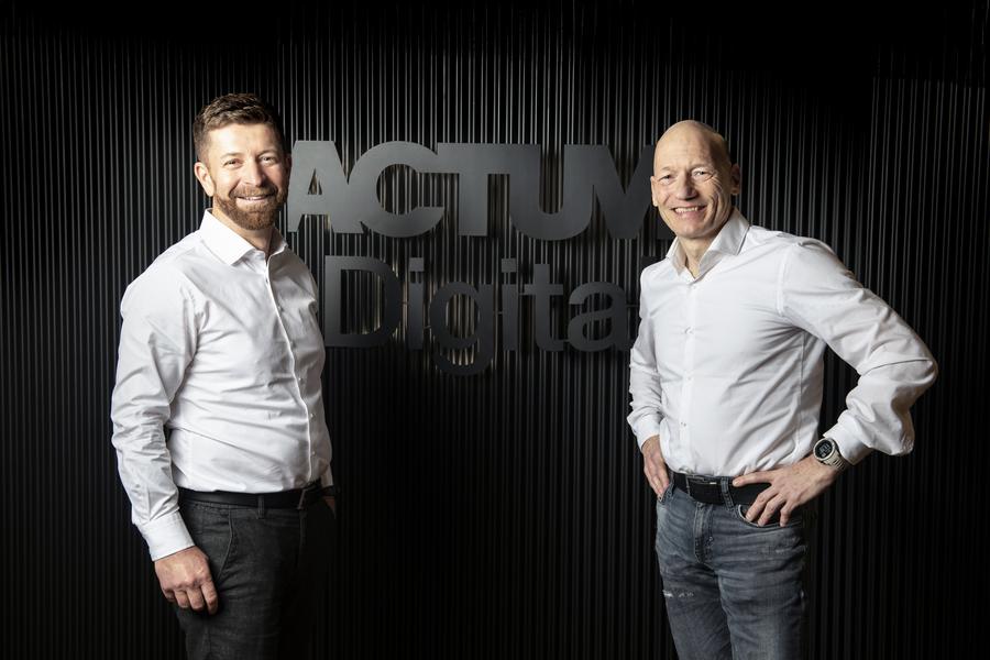 Tomás Vondrácek (CEO, Actum Digital) mit Thomas Lang (Managing Partner, Actum Digital Germany) (Bild: ACTUM Digital)
