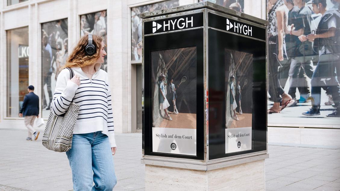Hygh punktet mit Hochkant-Kurzvideos an hochfrequentierten Standorten,  ein Format, das vor allem junge Zielgruppen magnetisch anzieht. (Bild: Hygh)