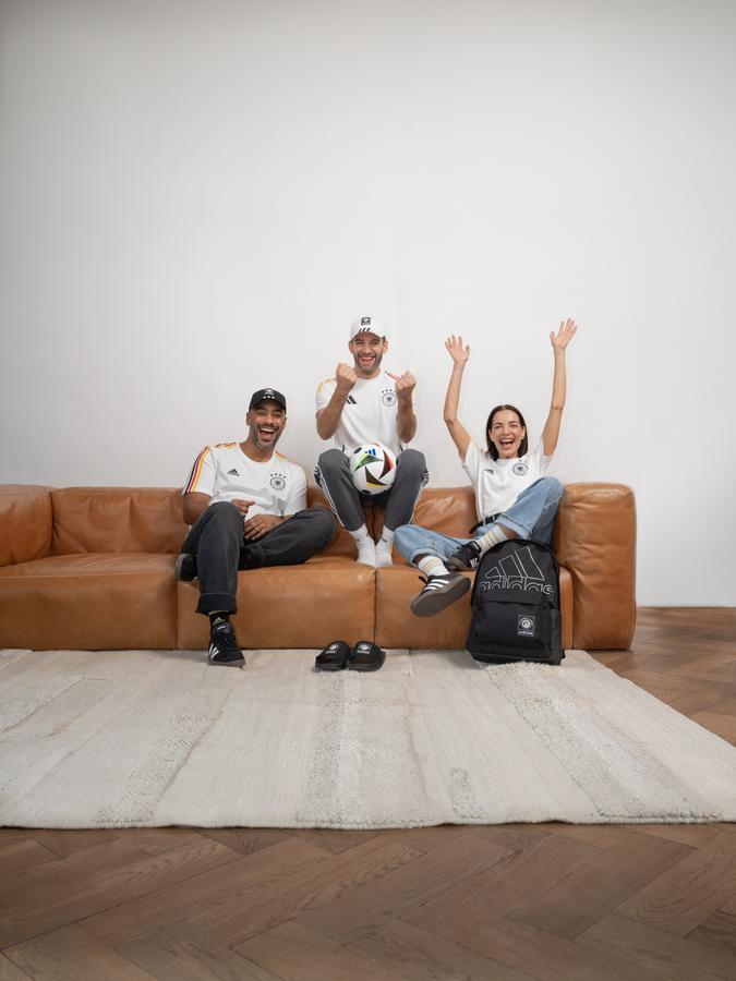 "Wir möchten allen Bevölkerungsschichten ermöglichen, ihre Fußball-Begeisterung auch mit Kleidung & Accessoires zum Ausdruck zu bringen", erklärt Deichmann-CMO Sabine Zantis
