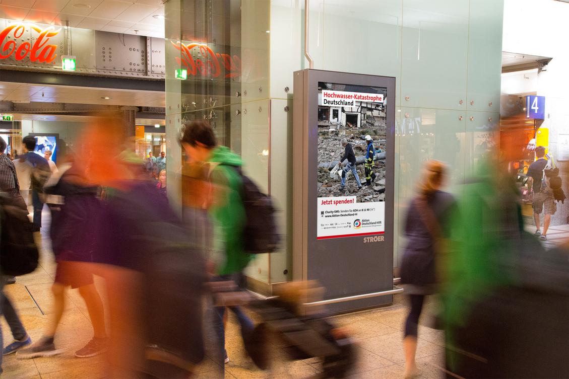 Der Spendenaufruf auf einem DOOH-Screen. (Bild: Planus Media)