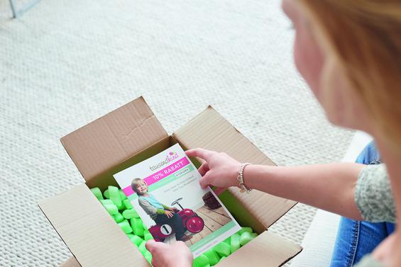 Adnymics intelligente Paketbeilage entpacken (Bild: Adnymics)
