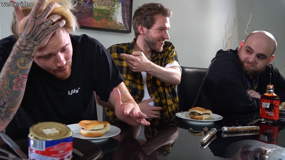 Ekel-Burger-Challenge von Andre, Jan und Cen auf YouTube (@ApeCrimeTV managed by flow:fwd) (Bild: Lucky Shareman)